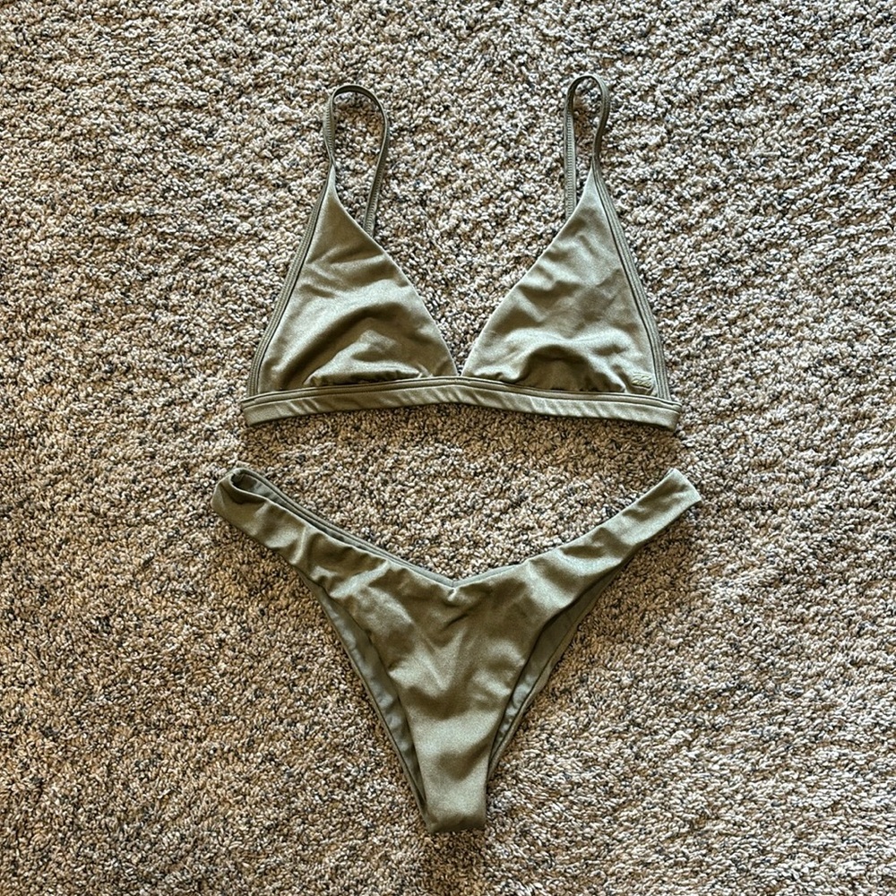 Billabong triangle bikini top and tanga bottoms